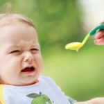 Sai lầm phụ huynh thường mắc khi chăm bé táo bón, nôn trớ